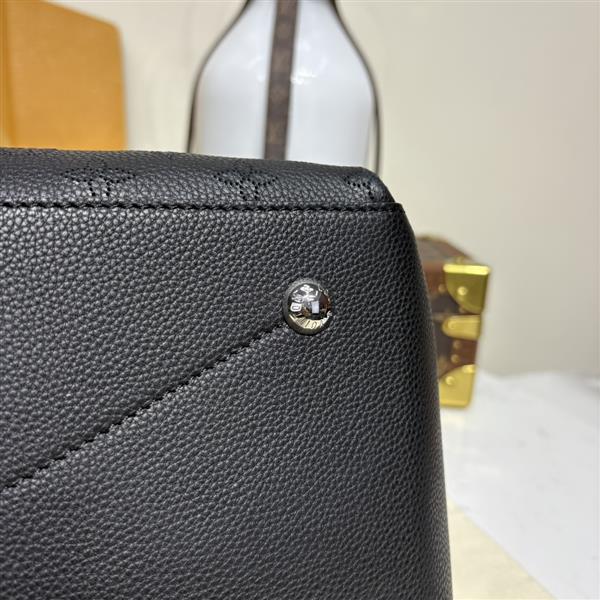 2026124175359928 560